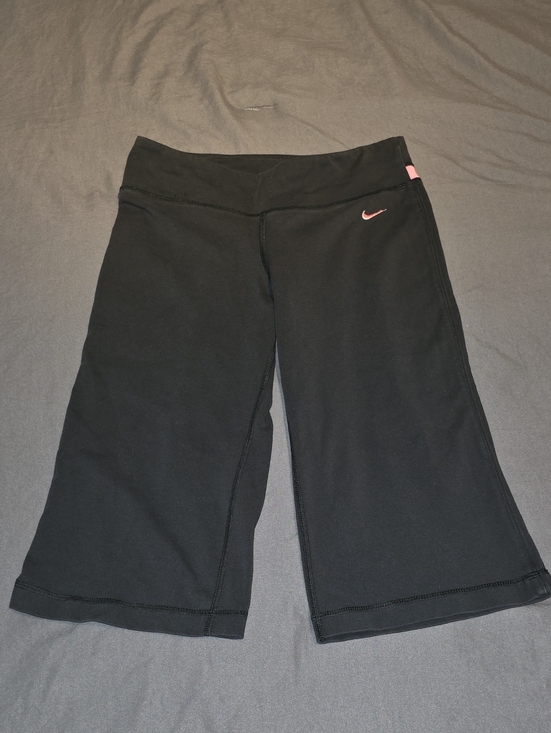 Nike Pants - Nike Black Wide-Leg Capris with Pink Swoosh